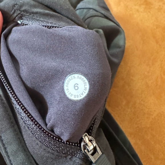 Lululemon shorts - Picture 4 of 4